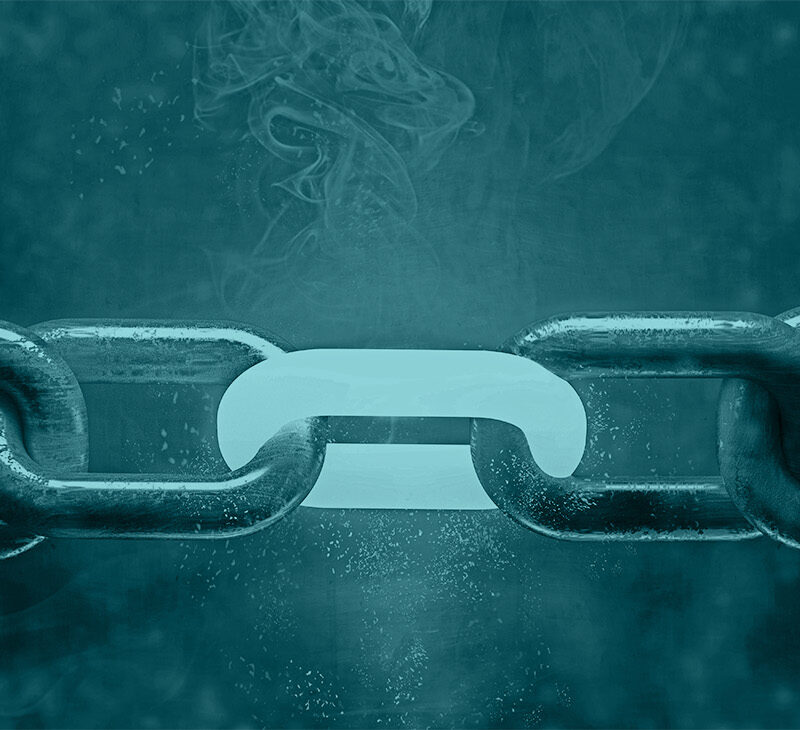 Metafoor van zwakke schakel in een ketting, als symbool voor kwetsbaarheden in de digitale supply chain